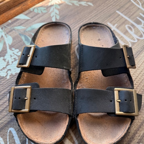 Sandals - Picture 1 of 3